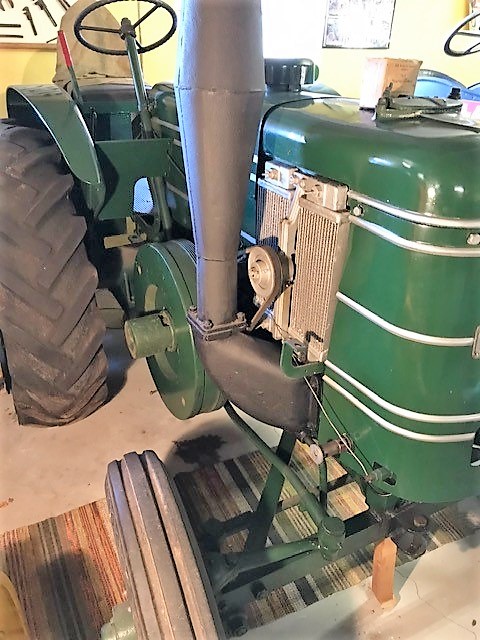 Veterantraktor - Field Marshall - serie 2. 1946. Diesel. Blästrad samt lackad. Saknar lyse. Nya kann...